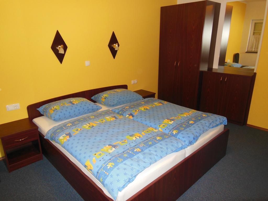 Hotel Pri Belokranjcu Ново Место Номер фото