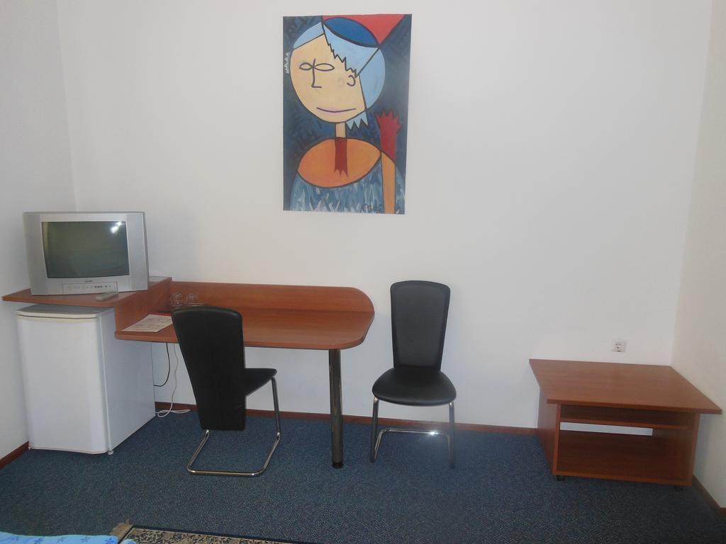 Hotel Pri Belokranjcu Ново Место Номер фото