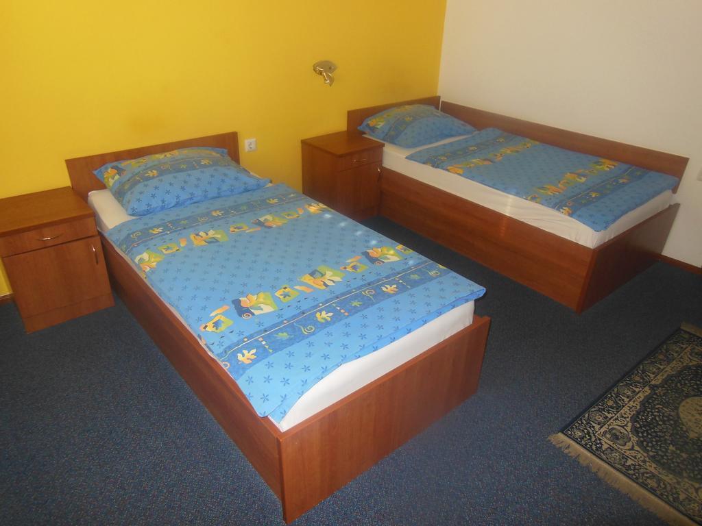 Hotel Pri Belokranjcu Ново Место Номер фото