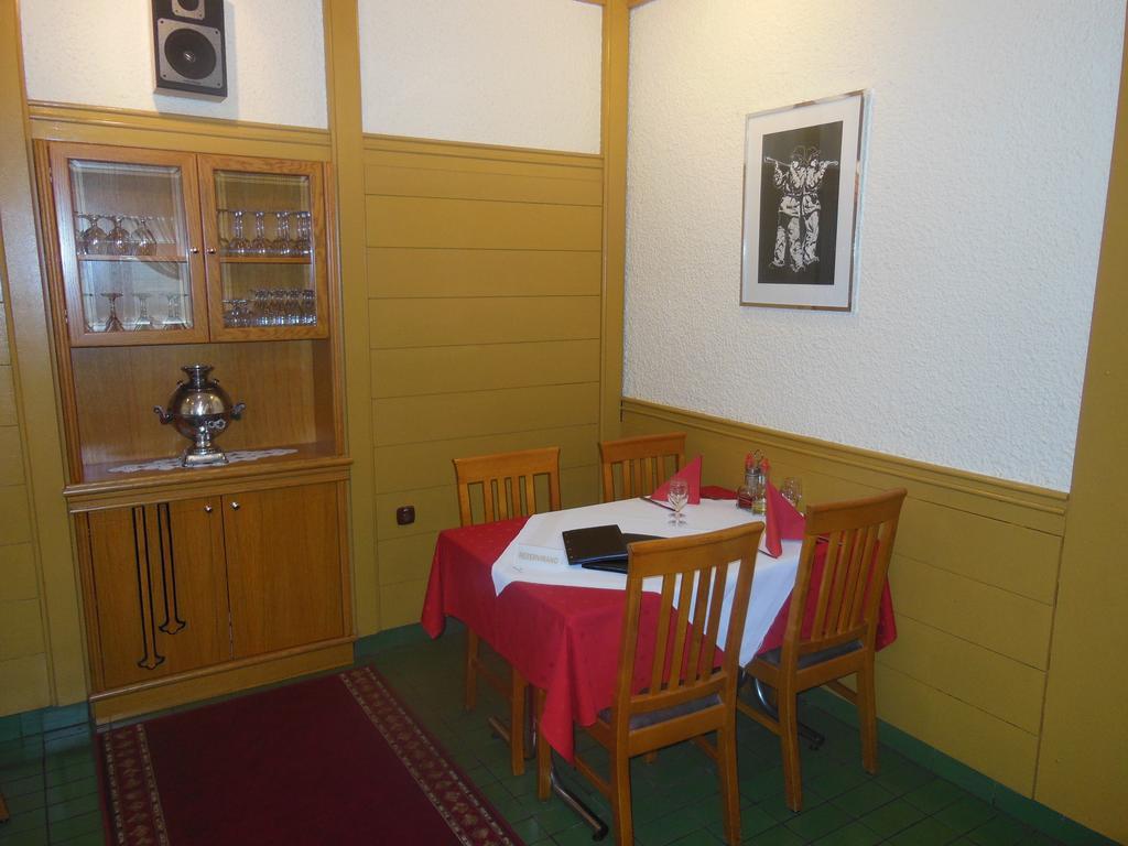 Hotel Pri Belokranjcu Ново Место Екстер'єр фото