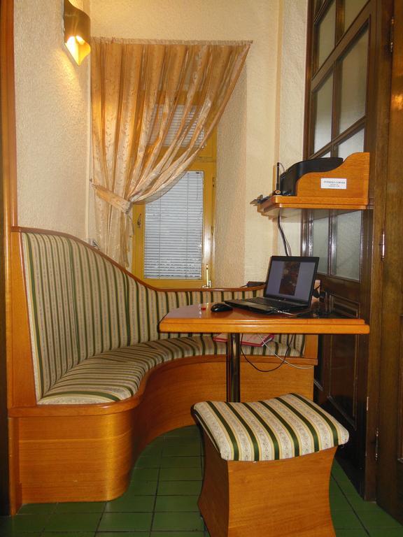 Hotel Pri Belokranjcu Ново Место Екстер'єр фото