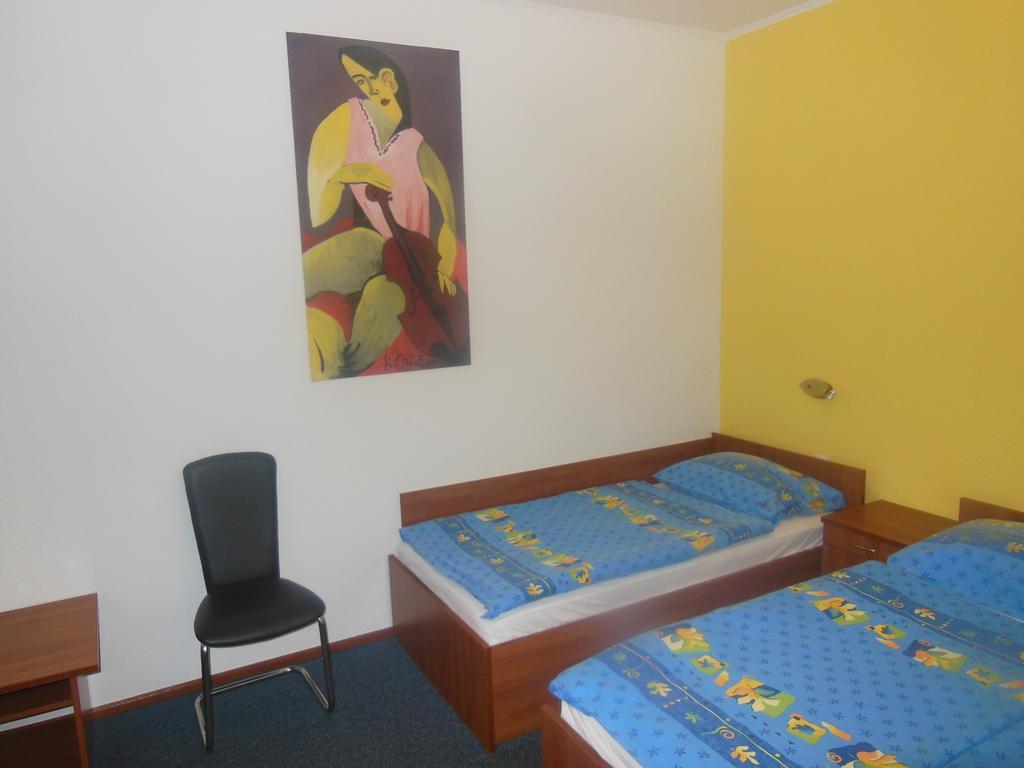 Hotel Pri Belokranjcu Ново Место Номер фото