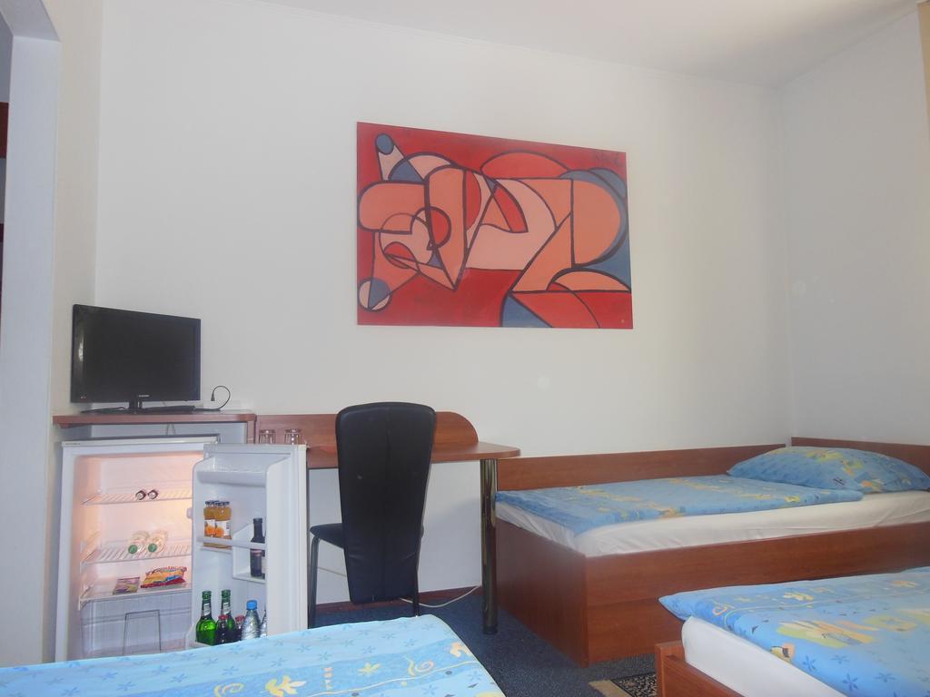 Hotel Pri Belokranjcu Ново Место Номер фото