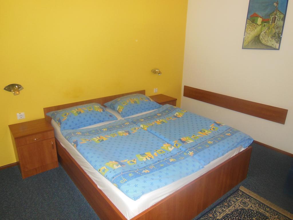 Hotel Pri Belokranjcu Ново Место Номер фото