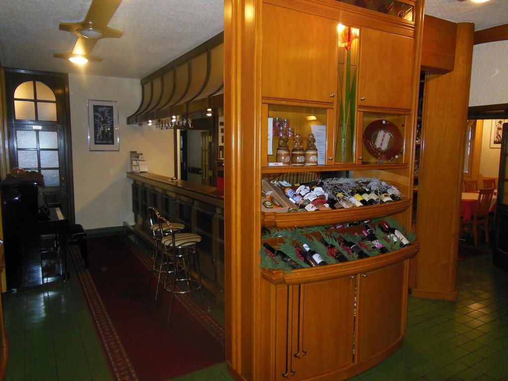 Hotel Pri Belokranjcu Ново Место Екстер'єр фото